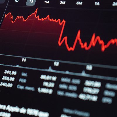 Les marchés boursiers baissent : que faire ?